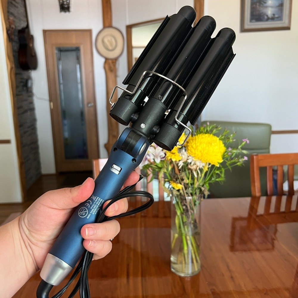 TRU BEAUTY Style Bender Triple Barrel Waver Foldable, space saving design